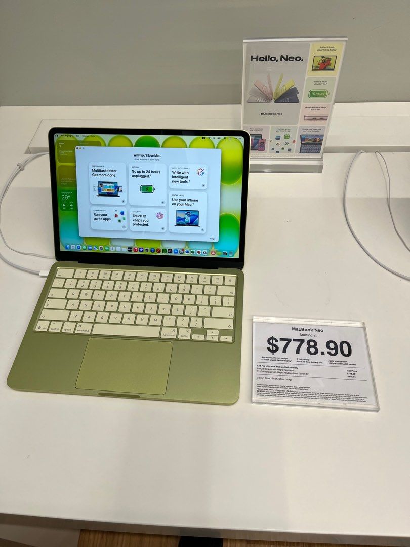 Apple Laptop Neo476234580346152960