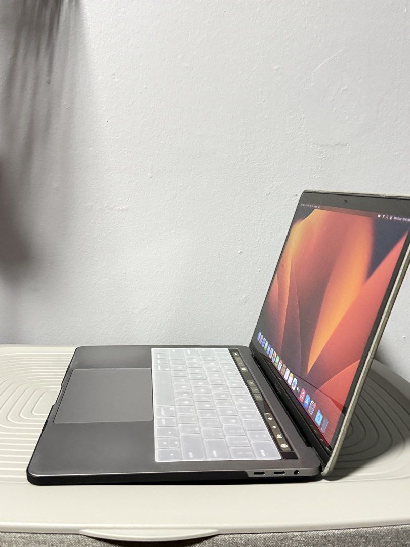 Apple MacBook Pro 13-inch (2017)476837997278013442