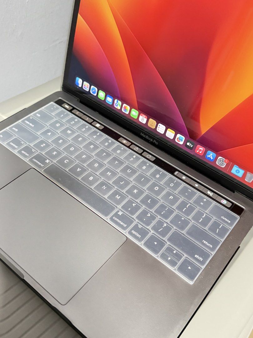 Apple MacBook Pro 13-inch (2017)476837997278013443