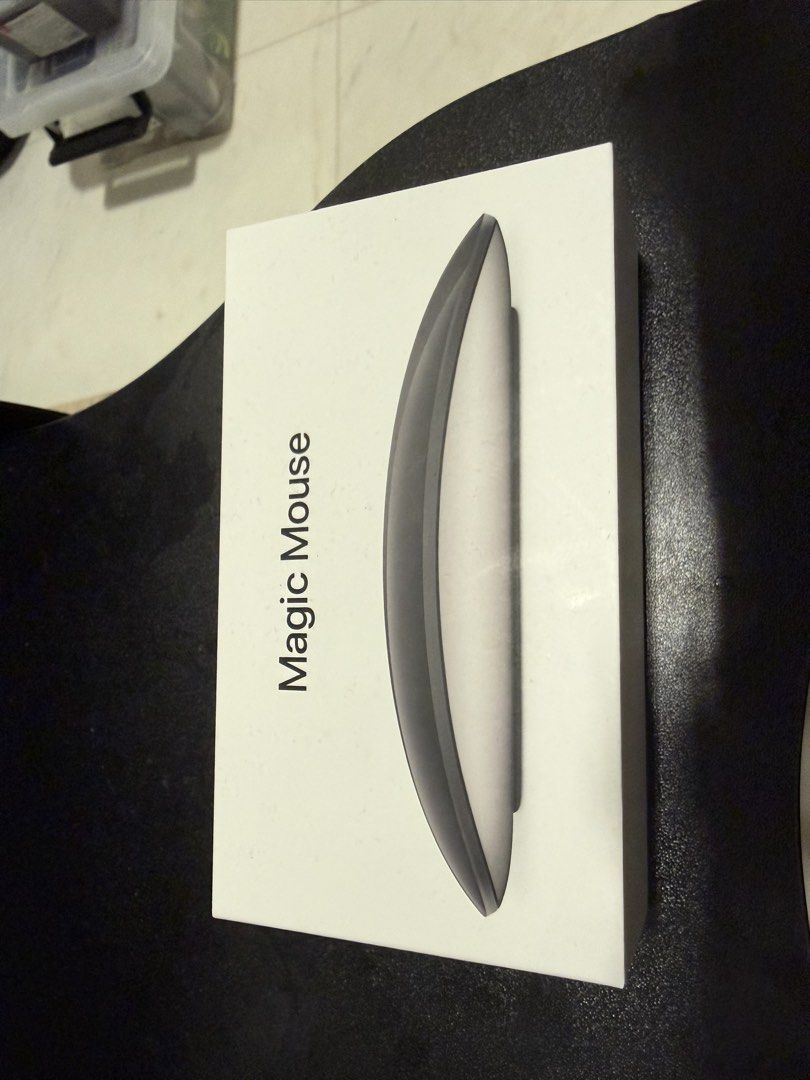 Apple Magic Mouse Black Multi-Touch Surface (Barely used with complete accessories)476734542641244160
