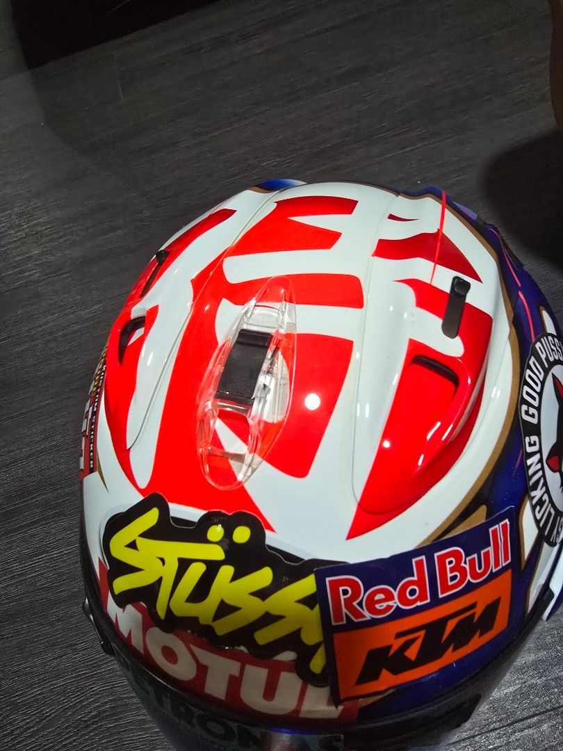 Arai helmet size L used (Category: Motorcycle Apparel) located in Singapore. Submitted by iworkformilkagain (Listing ID 1442701833, Image 2). Description: - Brand: Arai - Size: L - Condition: Used - Visor: Iridescent blue/green tint. stickers will be removed a small chip at the vent #arai #pedrosa #size L.