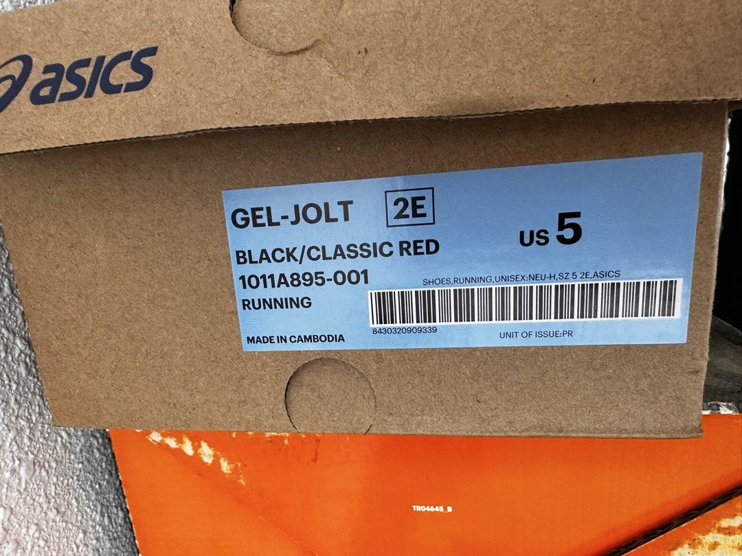 Asics Gel-Jolt Running Shoes Black/Classic Red US 5 (Category: Sneakers) located in Singapore. Submitted by nina_jay (Listing ID 1442561947, Image 2). Description: - Brand: Asics >> SIZE US 5 -BNIB - Model: Gel-Jolt - Type: Unisex Running Shoes - Color: Black/Classic Red - Width: 2E - Origin: Made in Cambodia - Model Number: 1011A895-001 - Self collect.