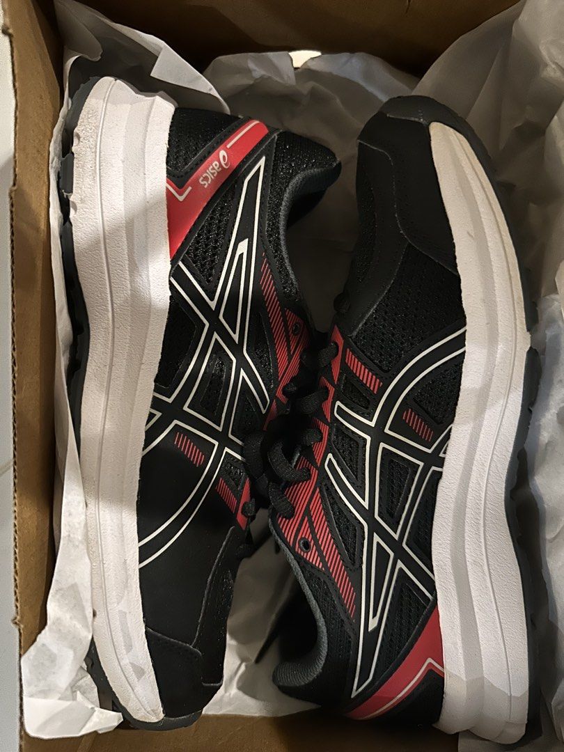 Asics Gel-Jolt Running Shoes Black/Classic Red US 5 (Category: Sneakers) located in Singapore. Submitted by nina_jay (Listing ID 1442561947, Image 1). Description: - Brand: Asics >> SIZE US 5 -BNIB - Model: Gel-Jolt - Type: Unisex Running Shoes - Color: Black/Classic Red - Width: 2E - Origin: Made in Cambodia - Model Number: 1011A895-001 - Self collect.