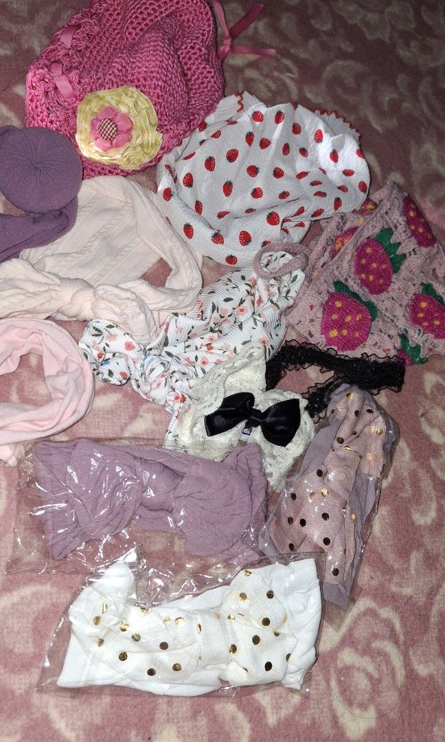 Assorted Baby headband and Cap ALL IN (Category: Weaning & Toddler Feeding) located in Pasig City. Submitted by yumirae (Listing ID 1442706679, Image 3). Description: Declutter/ outgrown ALL IN some are New with plastic.