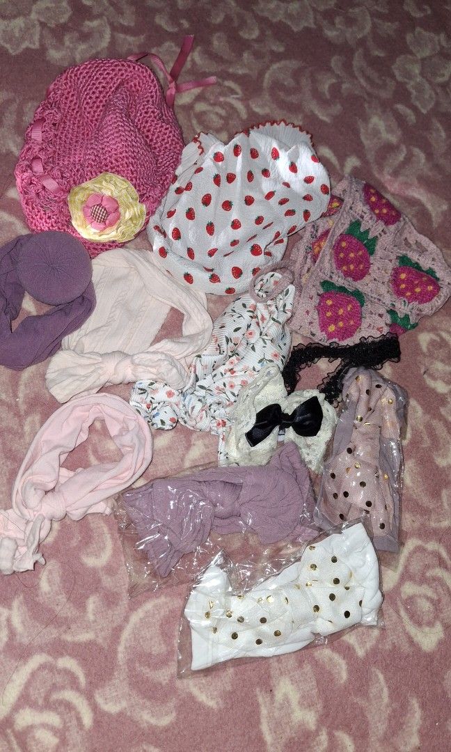 Assorted Baby headband and Cap ALL IN (Category: Weaning & Toddler Feeding) located in Pasig City. Submitted by yumirae (Listing ID 1442706679, Image 2). Description: Declutter/ outgrown ALL IN some are New with plastic.