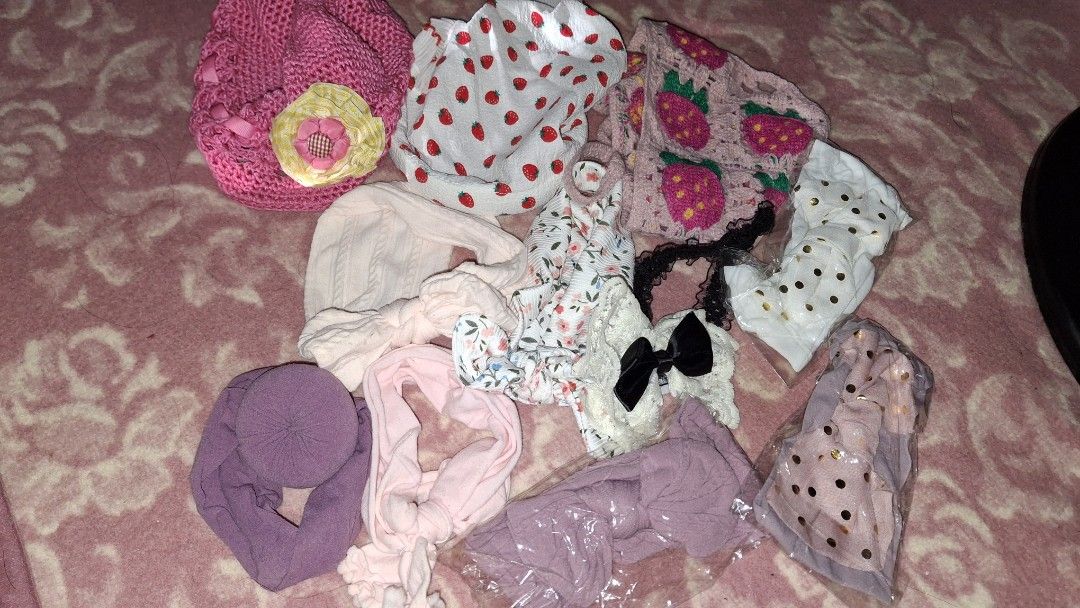 Assorted Baby headband and Cap ALL IN (Category: Weaning & Toddler Feeding) located in Pasig City. Submitted by yumirae (Listing ID 1442706679, Image 1). Description: Declutter/ outgrown ALL IN some are New with plastic.
