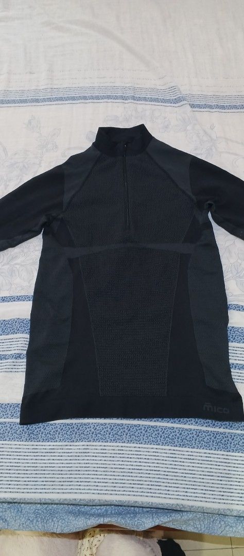 Assos Cycling Base Layer Long Sleeve Top (Category: Coats, Jackets and Outerwear) located in Cebu City. Submitted by selectbyselect (Listing ID 1442604399, Image 1). Description: - Assos long-sleeved cycling base layer - Color: Black with grey paneling - Features a quarter zip neck - Made in Italy - Ideal for layering on cooler cycling days.
