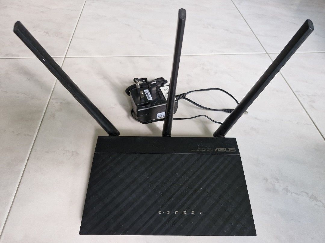 ASUS Wireless Router with 3 Antennas and Power Adapter