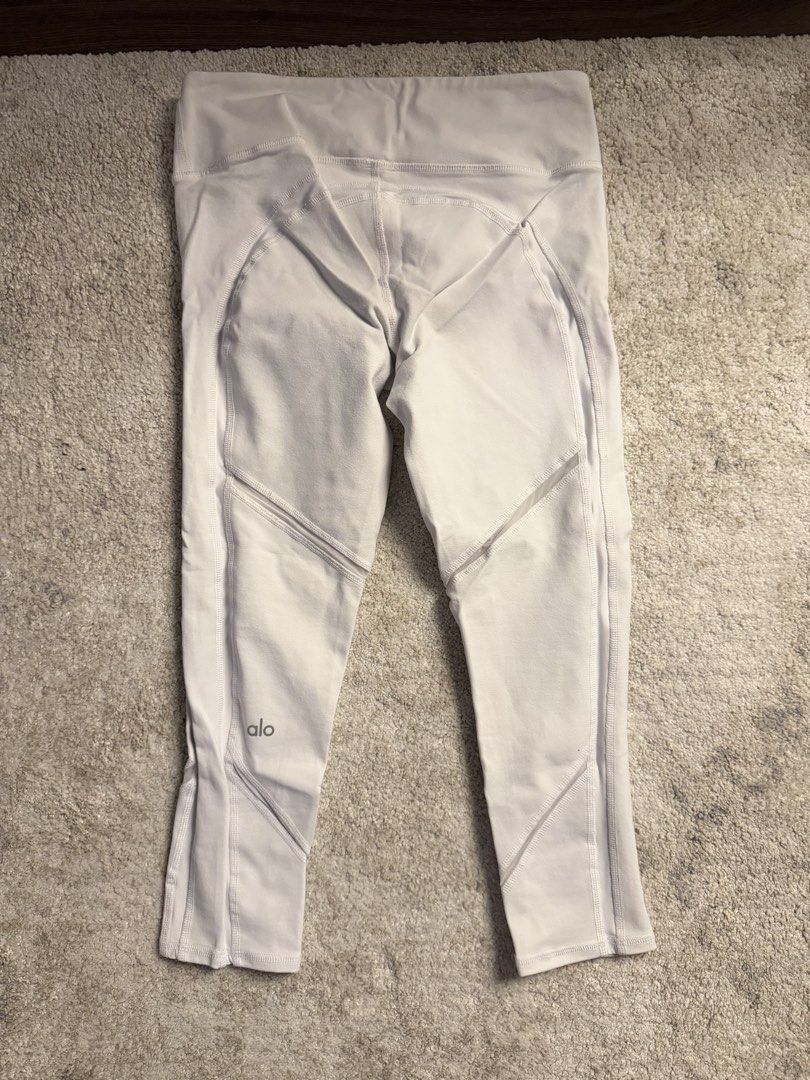 AUTHENTIC Alo Yoga White Mesh Panel Capri Leggings Size S (Category: Activewear) located in Cebu City. Submitted by chicandcasualx (Listing ID 1442593619, Image 3). Description: Authentic ALO Yoga White Cropped Leggings – Size Small – ₱600 Authentic ALO Yoga leggings in a flattering cropped/midi length with stylish sheer mesh panel details. Perfect for Pilates, Lagree, yoga, gym workouts, or everyday athleisure wear. ✨ Details: * Authentic ALO Yo