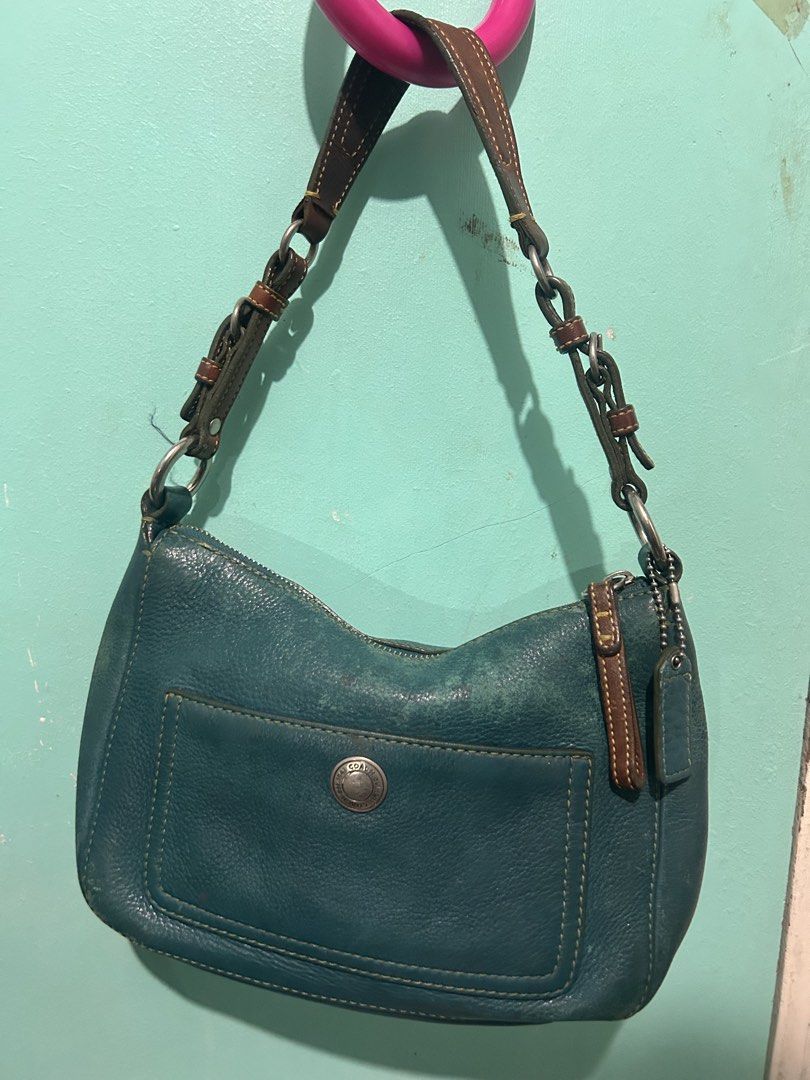 authentic coach bag “limited edition” (Category: Luxury Bags & Wallets) located in Naga. Submitted by gentle_fairdeal (Listing ID 1442710788, Image 1). Description: -still in good condition -from the us -minor flaw just the color .