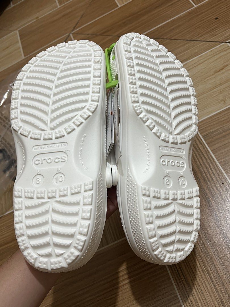 BRAND NEW Authentic White Crocs Classic Clogs Size M8/W10 (Category: Slippers & Slides) located in Baguio. Submitted by izzy1234123 (Listing ID 1442667562, Image 2). Description: 💯 AUTHENTIC!!!! - Classic white Crocs clogs - Size: M8/W10 - bought in UAE pasalubong sana ng dad ko sakin kaso mens 8 nabili nya, dapat womens 8 -rfs namali size sa pag bili - Original, money will return if proven fake -authentic po ito 100%.