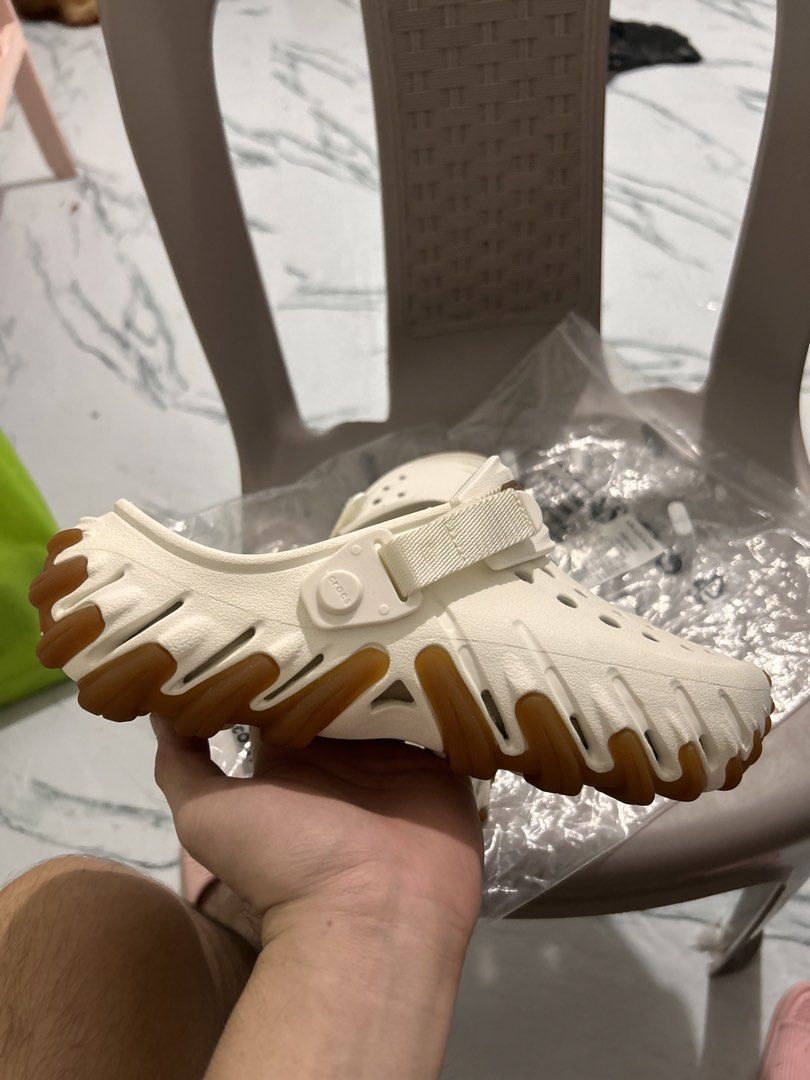 Authentic💯Chalk Gum Echo ro clog M7 (Category: Slippers & Slides) located in Valenzuela. Submitted by julianjohn98 (Listing ID 1442691502, Image 2). Description: Brand new for sale M7 Chalk gum Valenzuela .