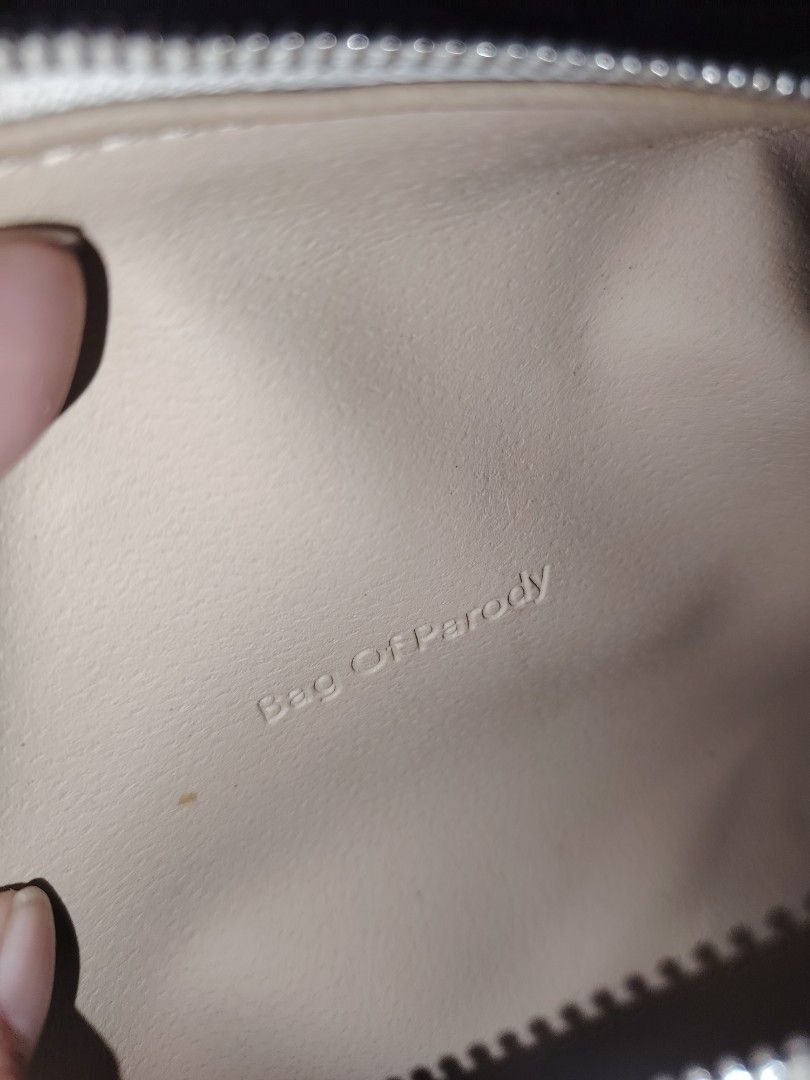 Bag of parody (Category: Cross-body Bags) located in Bulacan. Submitted by jhefkheelo02163 (Listing ID 1442547070, Image 2). Description: Branded bag of parody Lakas maka loro piana 😍😍 Supernice and cute actual Small size kasya cp and med. Size walet No flaws.