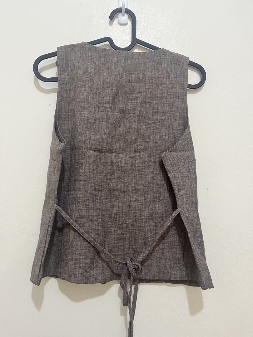 Bangkok BNWT coordinates (Category: Sets or Coordinates) located in Makati City. Submitted by piso.pincher (Listing ID 1442543271, Image 3). Description: Premium BKK coordinates, brand new with tags. Size- Large Vest- up to 36 inches bust size with tie at the back Pants- gatherized; 41 inches long .