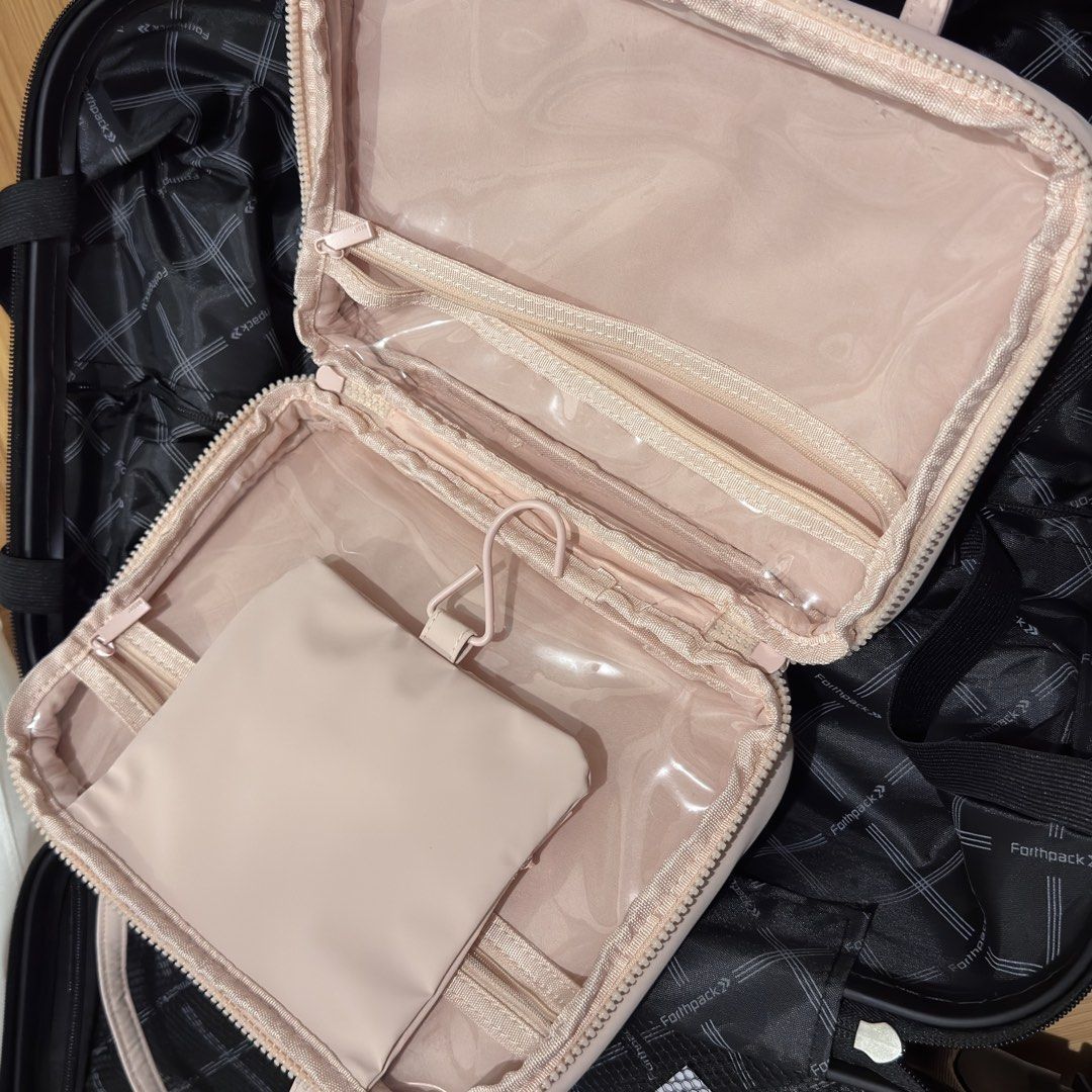 Bash Essentials Toiletry Organizer Sakura Pink (Category: Luxury Bags & Wallets) located in Pasay City. Submitted by macawgrine (Listing ID 1442685329, Image 3). Description: Used once on a day tour trip Last price posted 0 issues Rfs: downsizing.