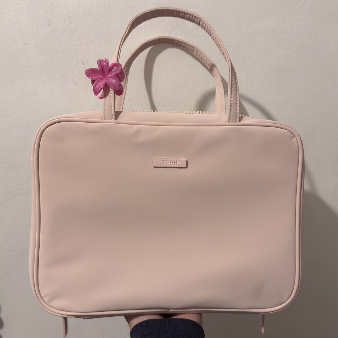 Bash Essentials Toiletry Organizer Sakura Pink (Category: Luxury Bags & Wallets) located in Pasay City. Submitted by macawgrine (Listing ID 1442685329, Image 1). Description: Used once on a day tour trip Last price posted 0 issues Rfs: downsizing.