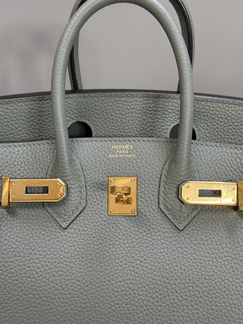 Sale!! Birkin 25 Vert Amande (Category: Luxury Bags & Wallets) located in Quezon City. Submitted by markandrewson1123 (Listing ID 1442598098, Image 2). Description: NGA With dustbag, lock key and clochette.