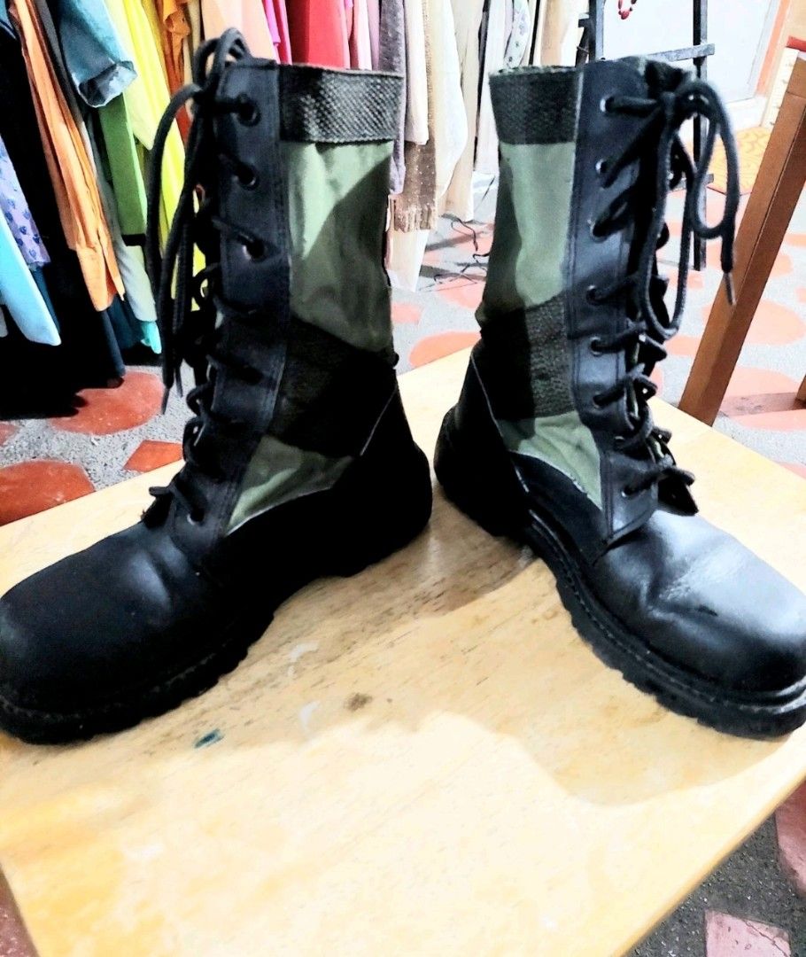 Black and Green Combat Boots (Category: Boots) located in Quezon City. Submitted by hahahanubayan (Listing ID 1442657038, Image 1). Description: - Black and green combat boots - Full lace-up closure - Sturdy soles for durability - Ideal for outdoor activities or a rugged aesthetic - Note: Some scuffs on the green fabric, please refer to close-up photos for details..