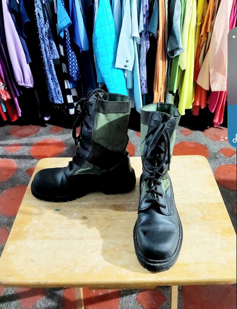Black and Green Combat Boots (Category: Boots) located in Quezon City. Submitted by hahahanubayan (Listing ID 1442657038, Image 2). Description: - Black and green combat boots - Full lace-up closure - Sturdy soles for durability - Ideal for outdoor activities or a rugged aesthetic - Note: Some scuffs on the green fabric, please refer to close-up photos for details..