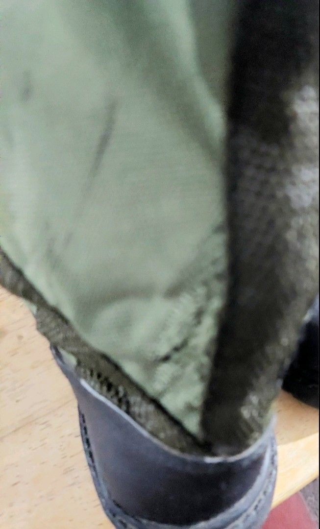 Black and Green Combat Boots (Category: Boots) located in Quezon City. Submitted by hahahanubayan (Listing ID 1442657038, Image 3). Description: - Black and green combat boots - Full lace-up closure - Sturdy soles for durability - Ideal for outdoor activities or a rugged aesthetic - Note: Some scuffs on the green fabric, please refer to close-up photos for details..