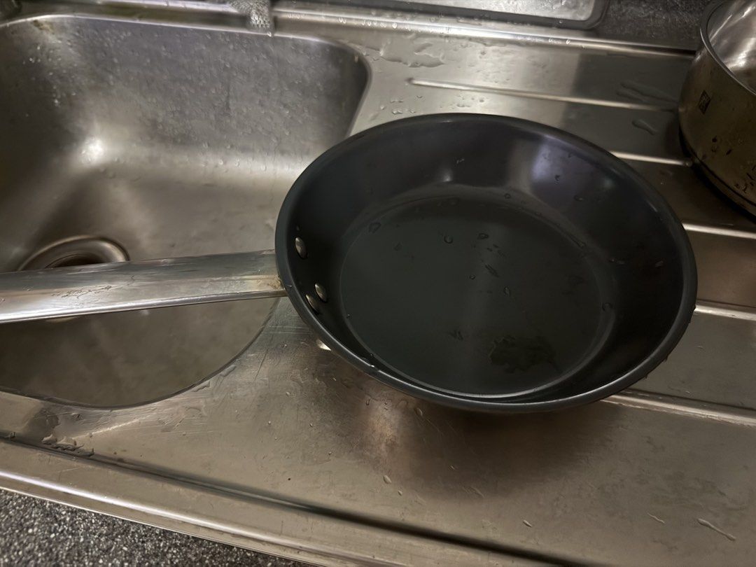 Black Frying Pan （must be collected by June 9th）