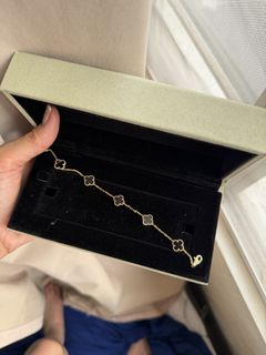 (Category: ) located in . Submitted by glamourosewears (Listing ID 1442651078, Image 1). Description: .