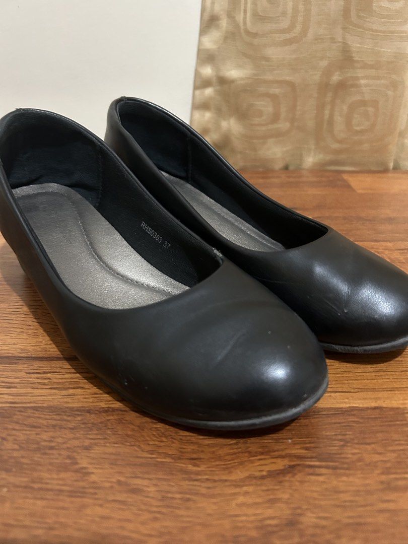 Black Rose School Shoes Size 37 (Category: Flats & Sandals) located in Naga. Submitted by lykkathrift (Listing ID 1442662472, Image 1). Description: - Brand: Rose Petal - Style: Black Shoes For School - Size: 37 - Features: Comfortable cushioned insole, easy slip-on - Condition: Good, with minor scuffs on toe area - Ideal for: Work or casual wear.