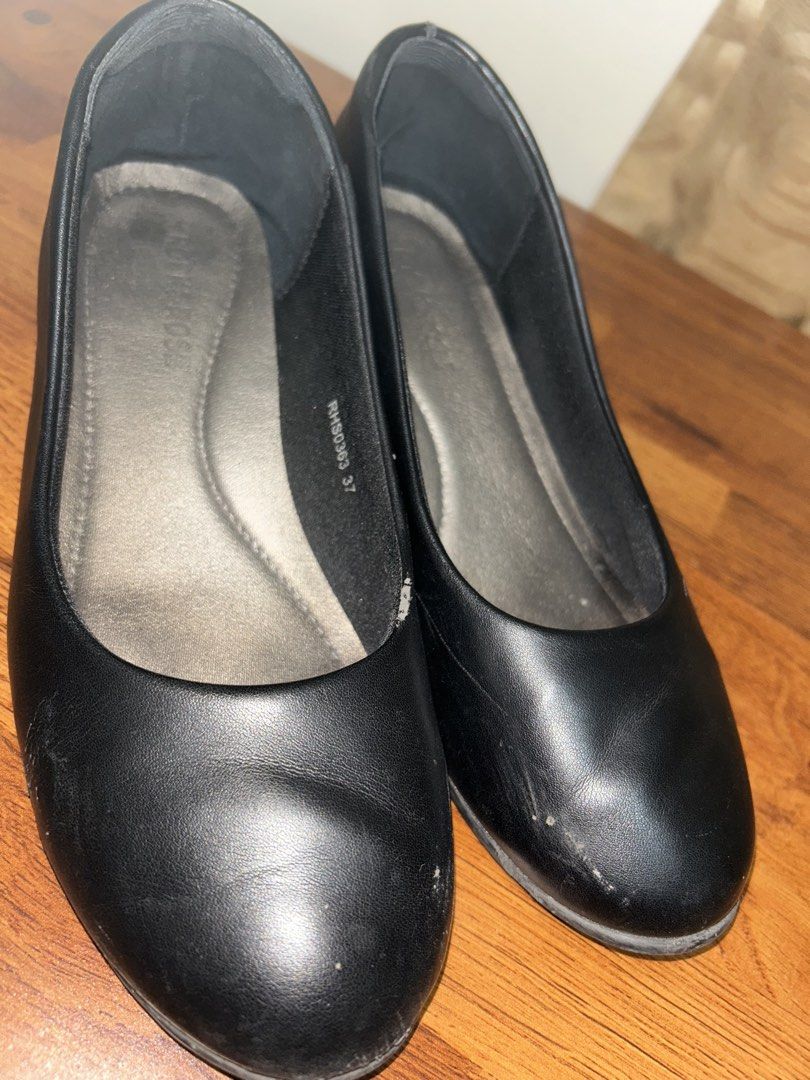 Black Rose School Shoes Size 37 (Category: Flats & Sandals) located in Naga. Submitted by lykkathrift (Listing ID 1442662472, Image 3). Description: - Brand: Rose Petal - Style: Black Shoes For School - Size: 37 - Features: Comfortable cushioned insole, easy slip-on - Condition: Good, with minor scuffs on toe area - Ideal for: Work or casual wear.