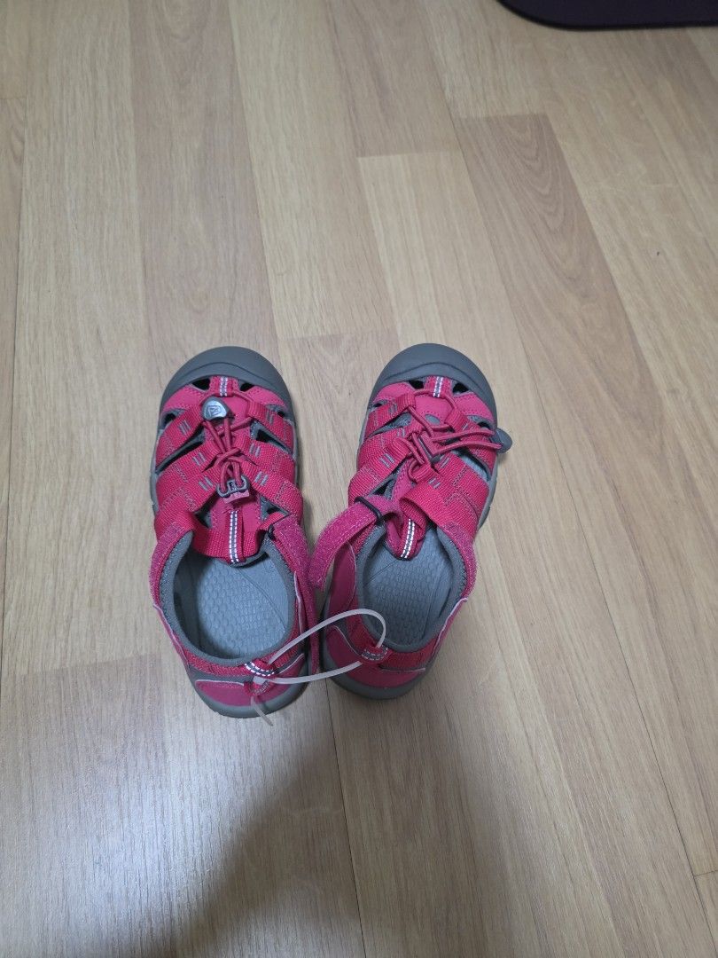 BN Keen Shoes (Category: Sandals) located in Singapore. Submitted by trinketsandthings (Listing ID 1442662422, Image 3). Description: Brand New No Box No return/exchange Strictly pick up at Privé Condominium, Punggol Field or Punggol mrt station. No additioanl photos tp be provided.. No return/exchange for items purchased. No box but daiso plastic shoe box will be provided..