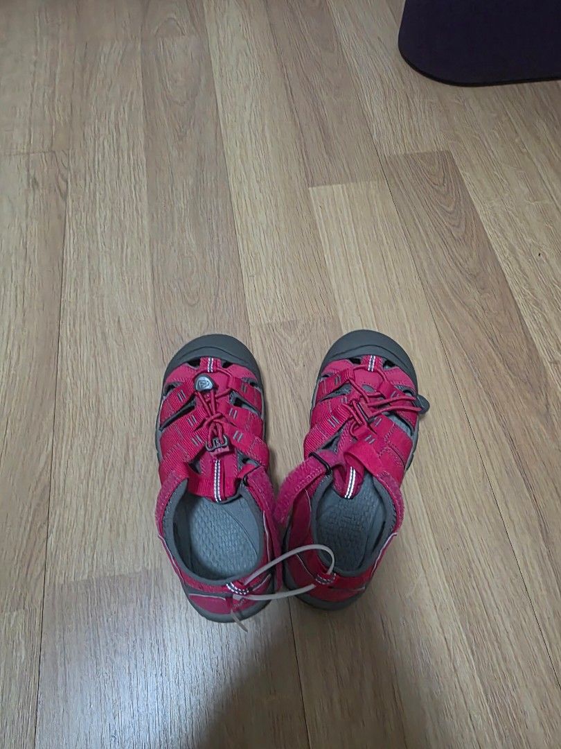 BN Keen Shoes (Category: Sandals) located in Singapore. Submitted by trinketsandthings (Listing ID 1442662422, Image 2). Description: Brand New No Box No return/exchange Strictly pick up at Privé Condominium, Punggol Field or Punggol mrt station. No additioanl photos tp be provided.. No return/exchange for items purchased. No box but daiso plastic shoe box will be provided..