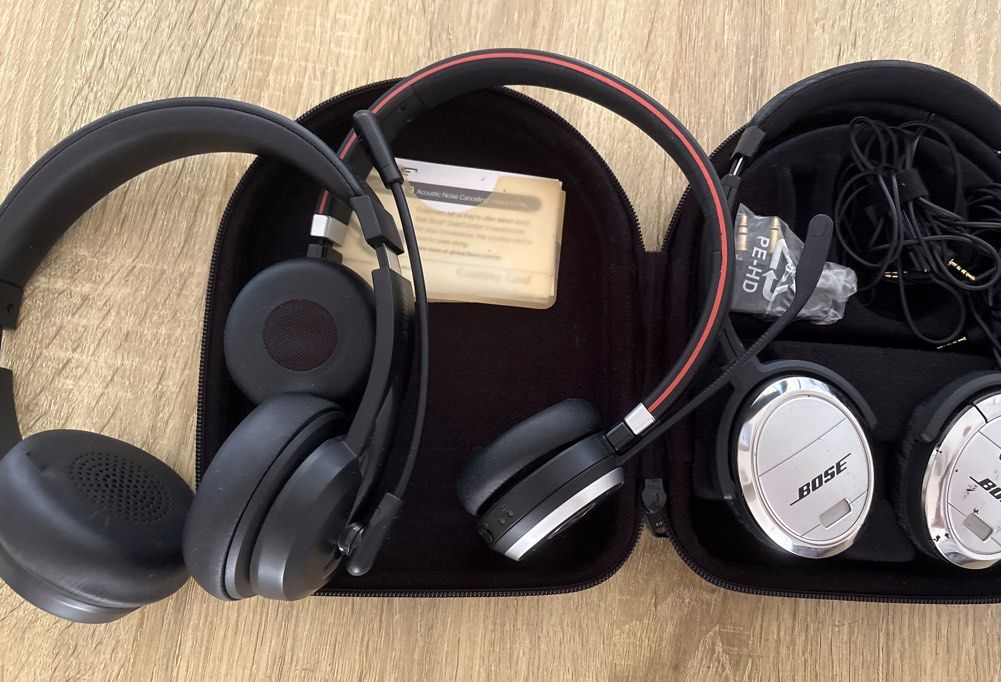 Bose Noise Cancelling Headphones with Case and Accessories