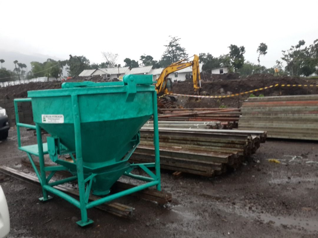 Bucket Cor 1 m3 Siap Sewa Sukoharjo | WA 0851-8307-7364
