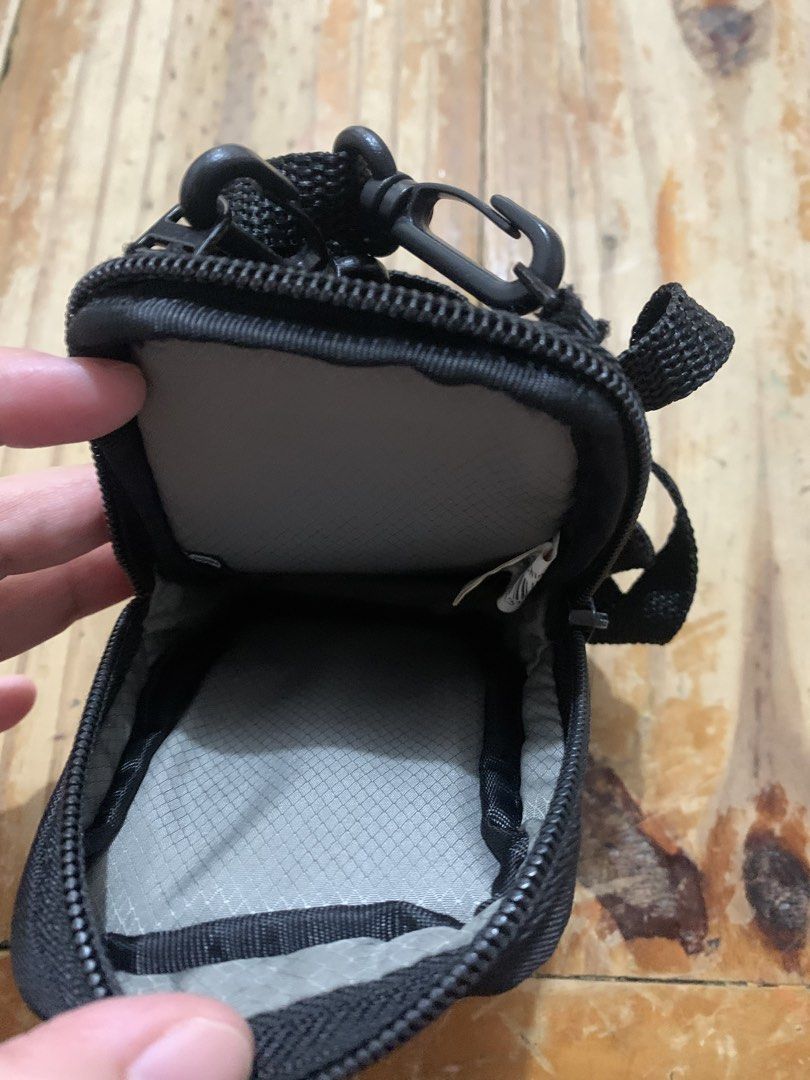 CASE LOGIC Black Camera/Phone Pouch Bag with Strap (Category: Camera Bags & Carriers) located in Bacoor. Submitted by its_cess (Listing ID 1442719301, Image 3). Description: - Small black pouch for compact cameras - Belt loop and carabiner clip for easy carrying - Secure zipper closure - Stylish orange accent stitching - Ideal for protecting your digital camera while traveling.