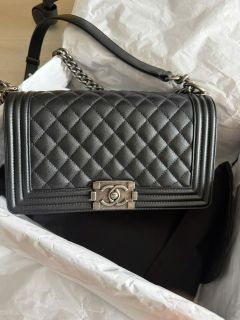 (Category: ) located in . Submitted by thewomanbehindthebrand (Listing ID 1441286357, Image 1). Description: .