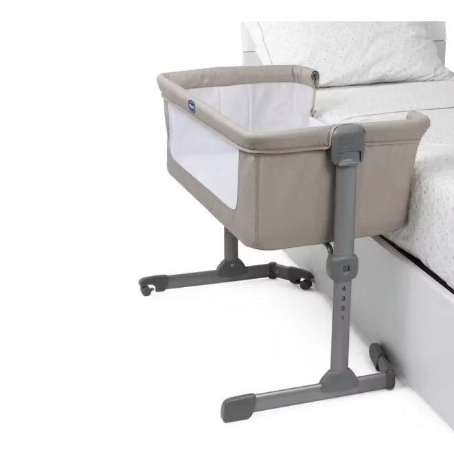 Chicco Next2Me crib (Category: Cots & Cribs) located in Makati City. Submitted by jujujose (Listing ID 1442724405, Image 2). Description: Hi mamas! Selling our Chicco Next2Me crib. We only used it for 3 weeks because baby prefers sleeping beside me. Still very new — no stains or spills. 💸 Selling for ₱5,500 (negotiable) 🛒 Original price: ₱11,900 📍Open for pick-up or Lalamove delivery. Message me if interested! ✨.