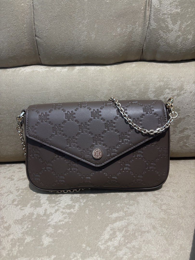 Christy Ng Shoulder Bag (Category: Luxury Bags & Wallets) located in Santiago. Submitted by riancpchn (Listing ID 1442609045, Image 1). Description: slightly used. .