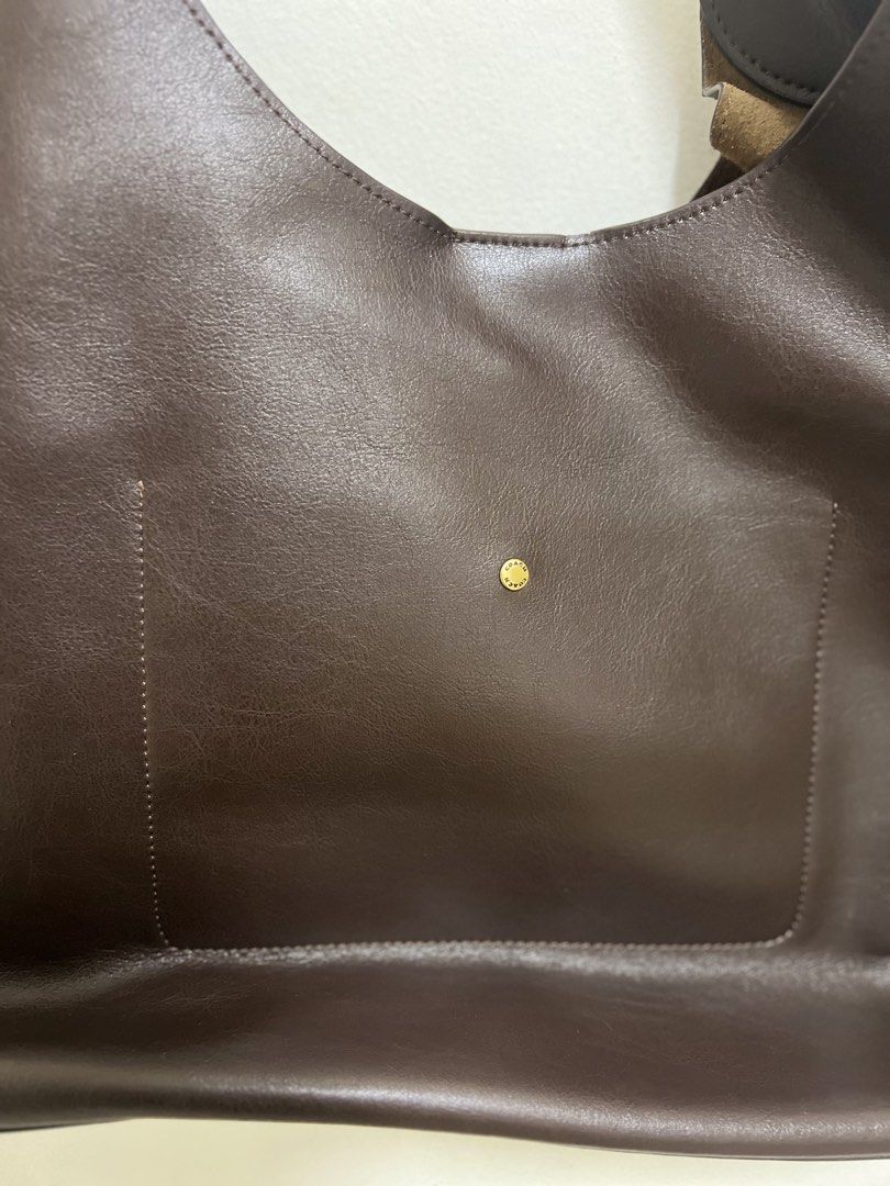 Coach Brooklyn Brown Large 39 (Category: Luxury Bags & Wallets) located in Manila. Submitted by katttdeclutters (Listing ID 1442626567, Image 3). Description: Sourced from Hong Kong. Leather outer, suede inner. No dustbag, fading logo, signs of use. All hardware stamped but NGA. Negotiable, need funds.