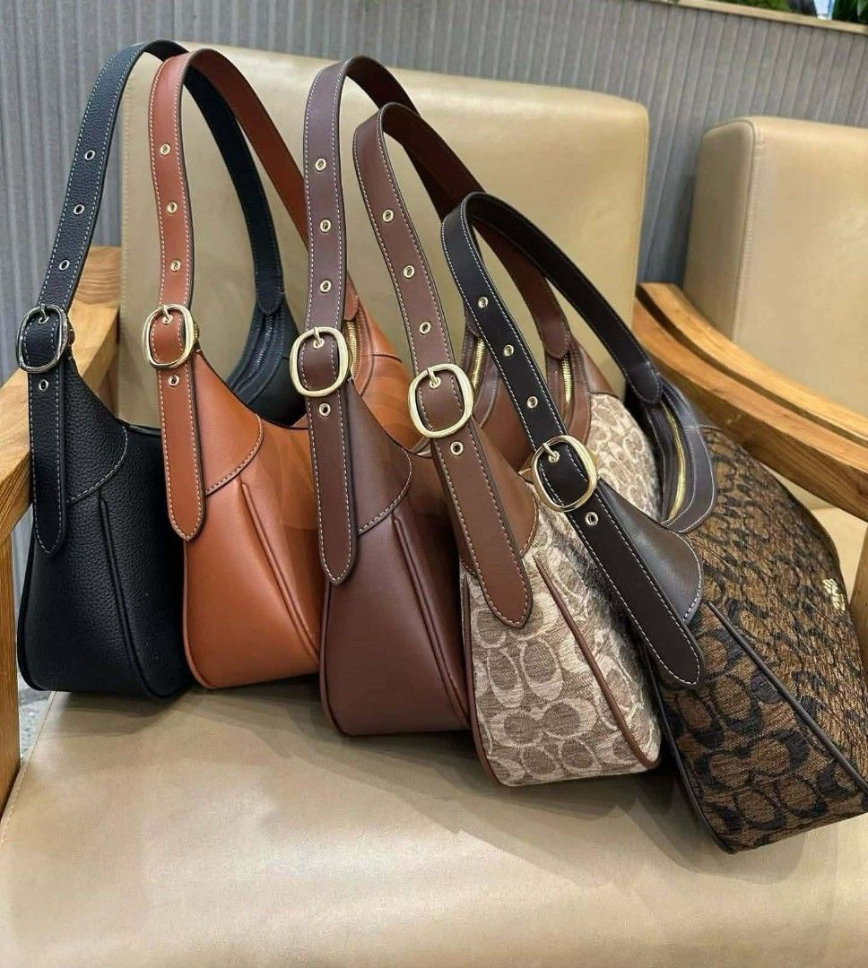 🇻🇳🇯🇵Coach Ella small shoulder bag (Category: Luxury Bags & Wallets) located in Manila. Submitted by yukionnana (Listing ID 1442662648, Image 3). Description: 👜Coach Ella small shoulder bag✨ ♨️BODEGA SALE‼️ 100% Authentic Coach Made in Vietnam & Japan Import Price ₱4,550 + Shipping fee ✅ BRAND NEW ✅ 100% Authentic ✅ Complete Inclusions ✅ actual photo 📌 Limited stocks only! 📩 DM now to order! ▶️All copyrights and trademarks reserved to the o
