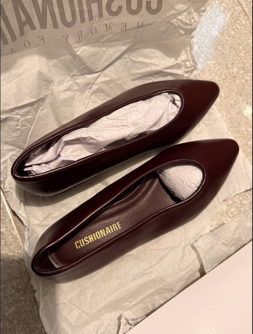 Cushionaire Gabor Slip-On Flat (Category: Flats & Sandals) located in Quezon City. Submitted by mine4now (Listing ID 1442553108, Image 2). Description: Brand New Cushionaire Gabor Slip-On Flat for sale!! Origin: US Bought Condition Condition: New/ unused/ no box RFS: closet clean up. Best fit with slim feet. DECLUTTERING Shipping fee: PAID by the buyer No: COD Courier: lbc, grab or lalamove MOP: Gcash or online banking *For sure buyer, shipping i