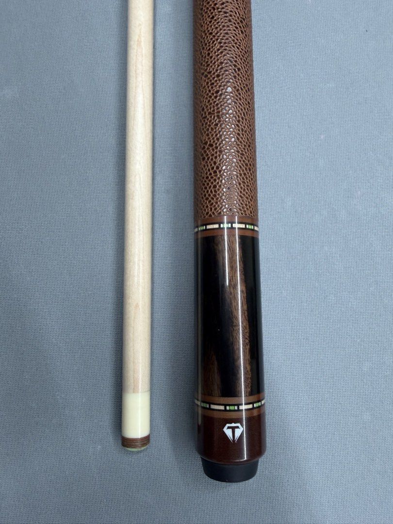 Theewen Custom pool cue (Category: Billiards & Bowling) located in Singapore. Submitted by andre147 (Listing ID 1442579331, Image 2). Description: - Custom pool cue by Ryan Theewen - Weight adjustable - 3/8 x 10M joint (G10) - Precision H tip - Metal joint protectors - Ebony with Purple Heart core - Leather wrap - Butt tapped to fit Predator QR - will give the case for fast buyer *one ding on the butt as shown in last pic *only used for test hits