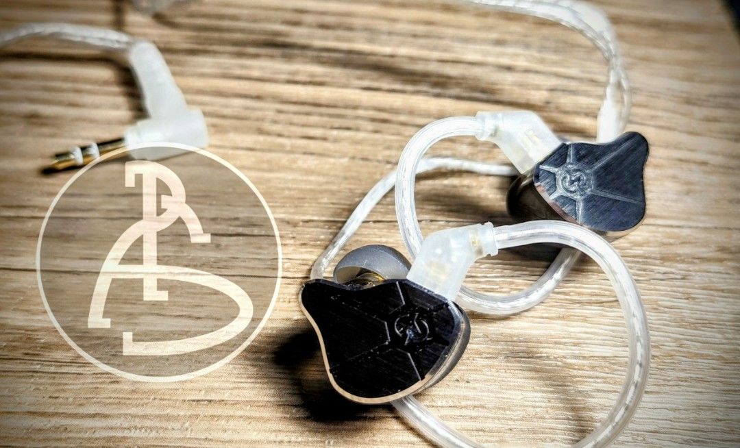 Hybrid In-Ear Monitors with Detachable Cable (Category: Earphones) located in Pasay City. Submitted by radtek (Listing ID 1442704499, Image 1). Description: ✅Brand new and Sealed. Guaranteed Authentic 💯 ☑️High performance IEMs ✅Ergonomic fit. Detailed sound. ☑️Best for DJs, Performers, Singers, Musicians, Streamers or for pure music enjoyment. ✅ Studio, Stage, or daily use. Model: CCZ DC BC04 Package includes: 3 sizes or eartips, cable and user 