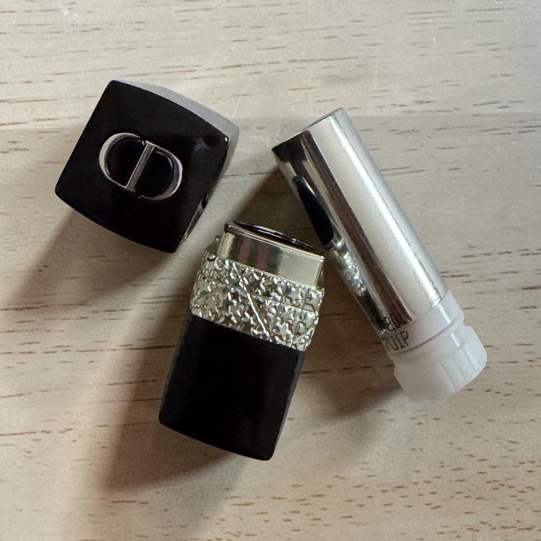 DIOR Lipstick 999 (Category: Makeup) located in Davao. Submitted by gr8stmom_melissa (Listing ID 1442565591, Image 2). Description: Slightly used. Retractable/Rechargeable Case… Case costs ₱2500++ Parang freebie nalang po ang lipstick….
