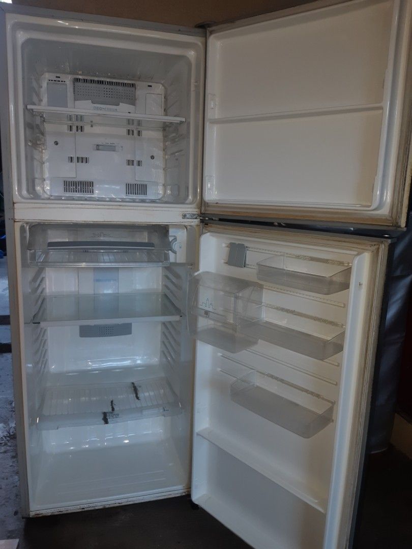 Electrolux 2 door refrigerator (Category: Refrigerators and Freezers) located in Las Pinas. Submitted by alanvides (Listing ID 1442549287, Image 2). Description: Electrolux 2door refrigerator Height 150cm Width 60cm Maganda pa po ang lamig Issue may mga sign ng kalawang sa may handle, gasket door ay mahina na ang kapit. pero nasasara pa maayos. For other inquiry please message me overall ok na ok pa po gamitin. good for karinderya. for pickup onl