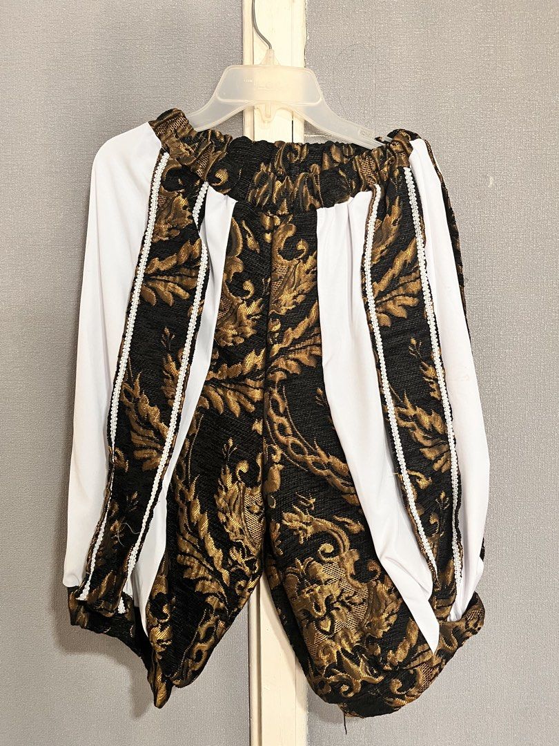 England Costume( Buwan ng Wika) (Category: Sets & Coordinates) located in Candon. Submitted by dhinlei07 (Listing ID 1442552963, Image 3). Description: - Black medieval king renaissance cosplay costume - Set includes vest and pants - Inspired by Elizabethan Prince Tudor dynasty (Henry VIII) - Ideal for cosplay events and themed parties .