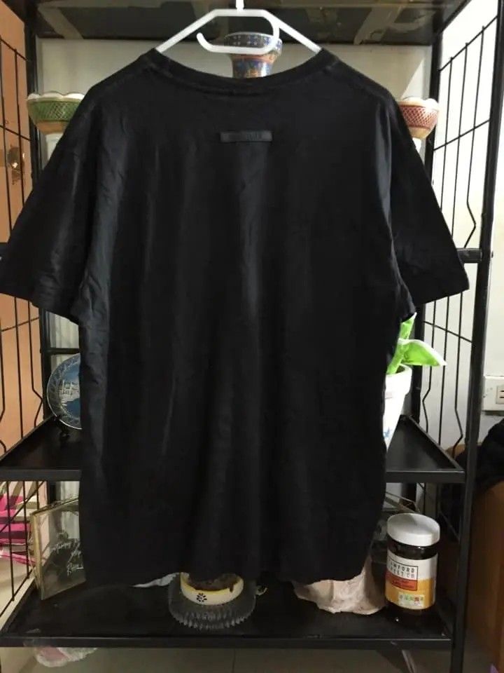Fear of God Essentials Black T-Shirt XL (Category: Tshirts & Polo Shirts ) located in Manila. Submitted by luckycat-fd8b (Listing ID 1442670666, Image 2). Description: - Brand: Fear of God Essentials - Color: Black - Size: XL - Material: 100% Cotton - Origin: Made in Vietnam - Style: Simple and classic design - Perfect for: Everyday wear.