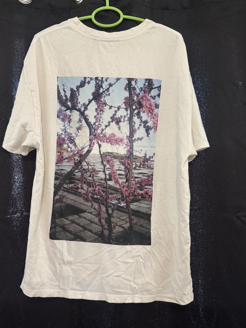 FEAR OF GOD SAKURA (Category: Tshirts & Polo Shirts ) located in Manila. Submitted by allebunloads (Listing ID 1442618863, Image 2). Description: FOG SAKURA M (Fit to L-XL) 9/10 500 Offer as pack much better.