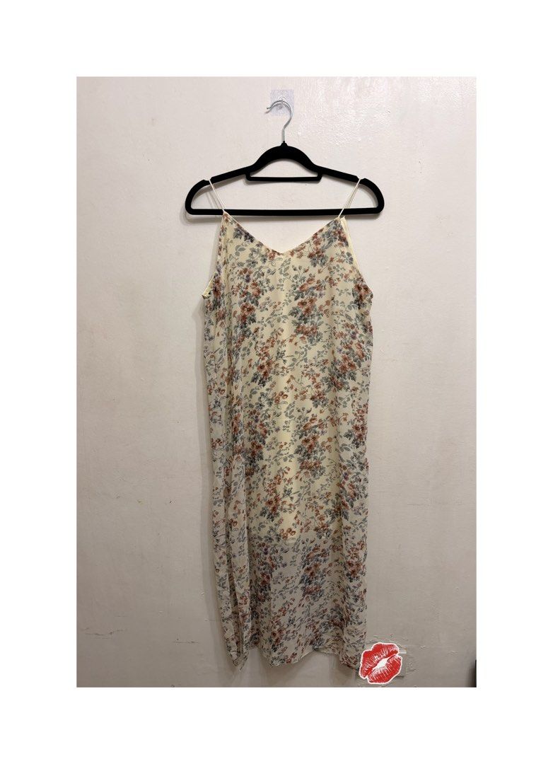 Floral Dress (Category: Dresses) located in Caloocan City. Submitted by mrynn_declutter (Listing ID 1442717007, Image 1). Description: .