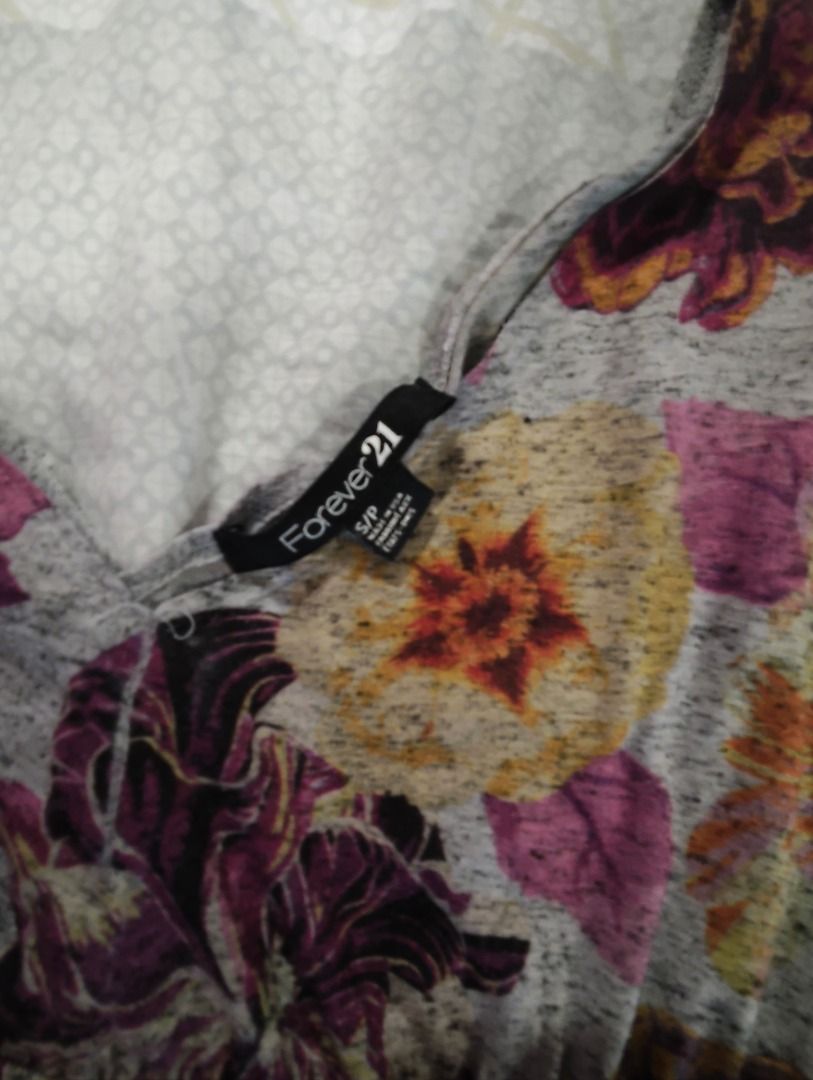 Forever 21 Grey Floral V-Neck Top (Category: Blouses) located in Quezon City. Submitted by declutteringmami (Listing ID 1442594191, Image 2). Description: - Grey top from Forever 21 - Vibrant floral print (purple, pink, yellow, orange flowers) - V-neckline - Cinched waist - Short sleeves - Comfortable and casual - Great for everyday wear.