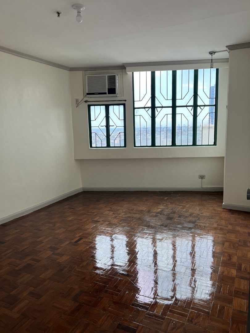 Fortune Palace Binondo 3 Bedrooms (Category: Apartments & Condos) located in Malabon City. Submitted by jimmmys.stuff (Listing ID 1442608846, Image 3). Description: Fortune Palace (Juan Luna, Binondo) - 3 bedrooms + 2 CRs - 17th floor - P30,000 monthly inclusive of admin dues Terms: 1 year contract 2 months advance, 2 months deposit and 10months PDCs.