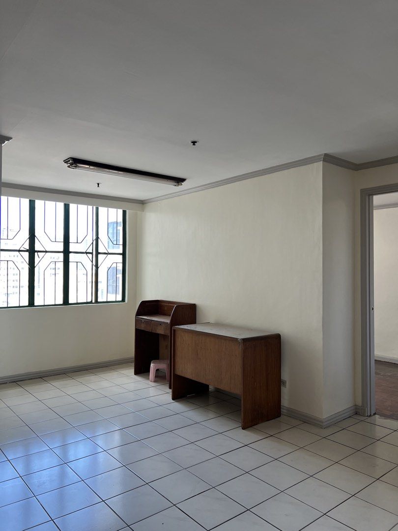 Fortune Palace Binondo 3 Bedrooms (Category: Apartments & Condos) located in Malabon City. Submitted by jimmmys.stuff (Listing ID 1442608846, Image 2). Description: Fortune Palace (Juan Luna, Binondo) - 3 bedrooms + 2 CRs - 17th floor - P30,000 monthly inclusive of admin dues Terms: 1 year contract 2 months advance, 2 months deposit and 10months PDCs.
